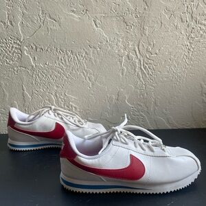 Nike Cortez Sneakers! Fits women’s size 7!